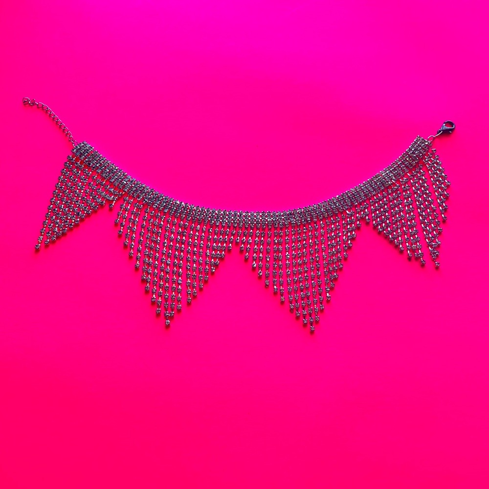 Brand new shiny choker